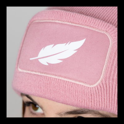 Bonnet Rose avec Plume en blanc – Image 3