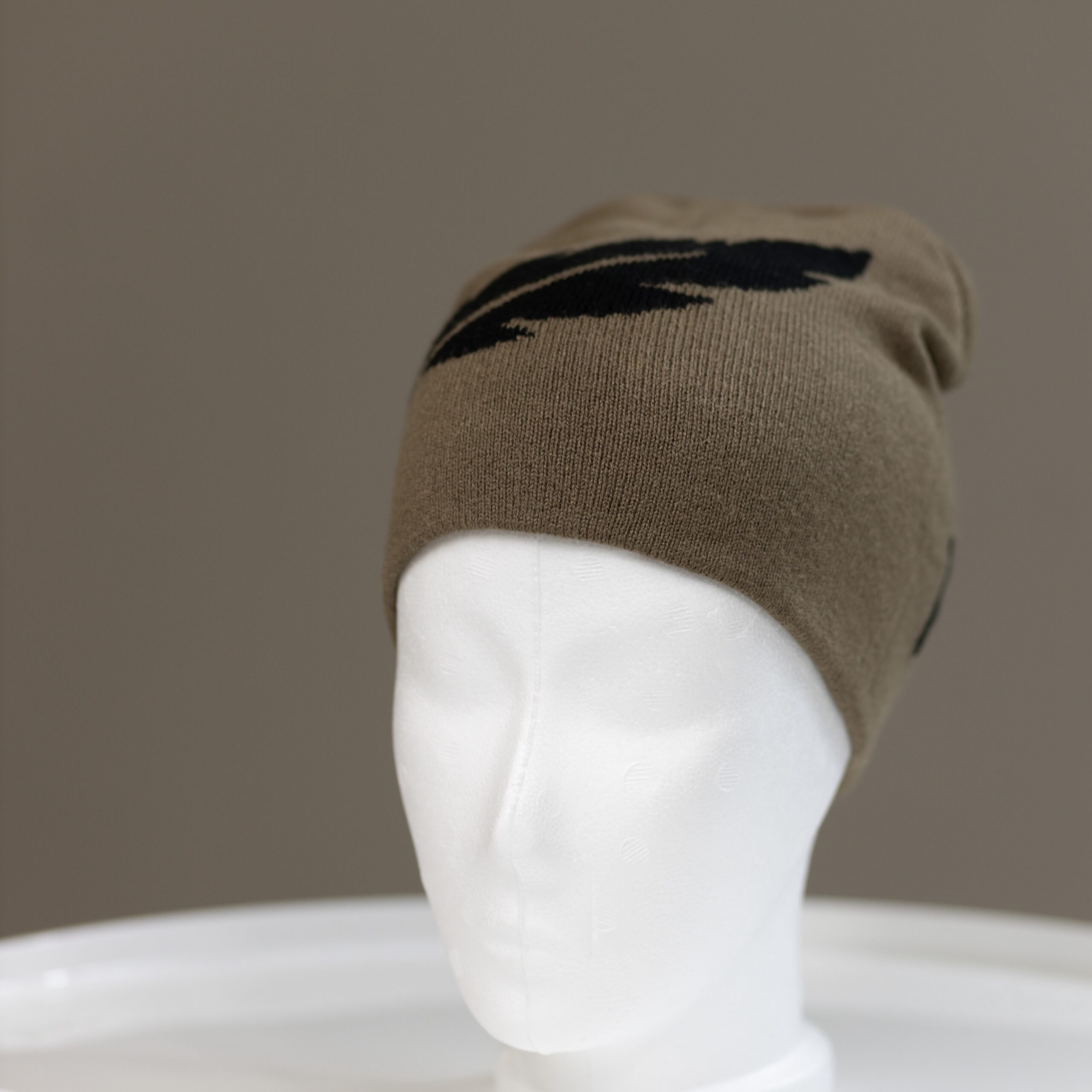 Bonnet en tricot kaki et noir – La Plume – Image 2