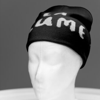 Bonnet en tricot noir et blanc – La Plume