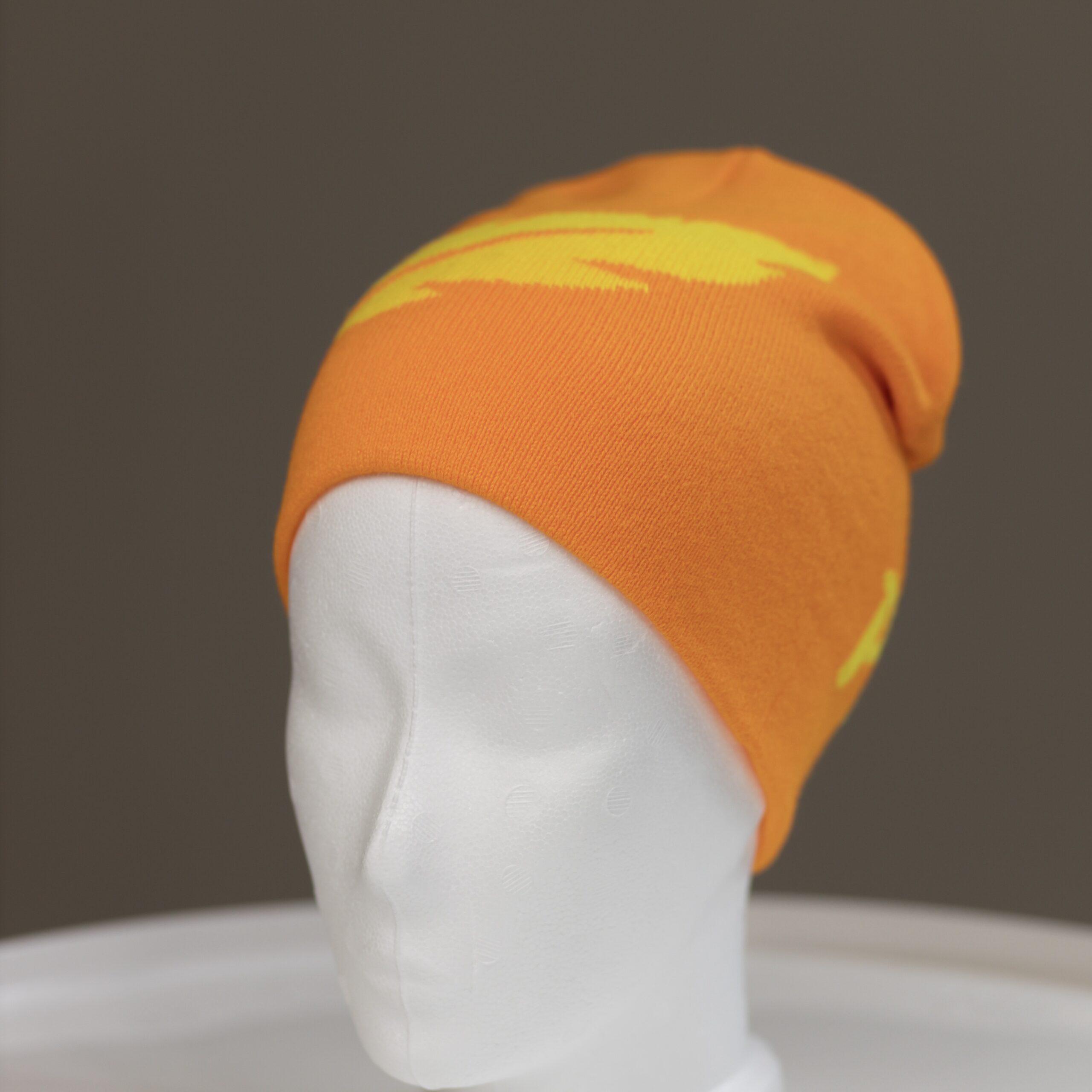 Bonnet en tricot orange et jaune – La Plume