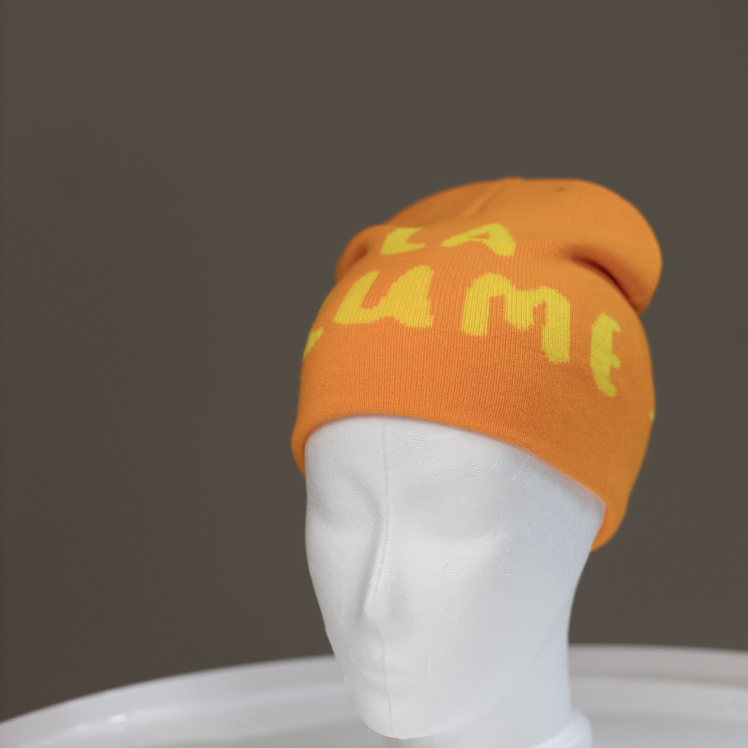 Bonnet en tricot orange et jaune – La Plume – Image 2