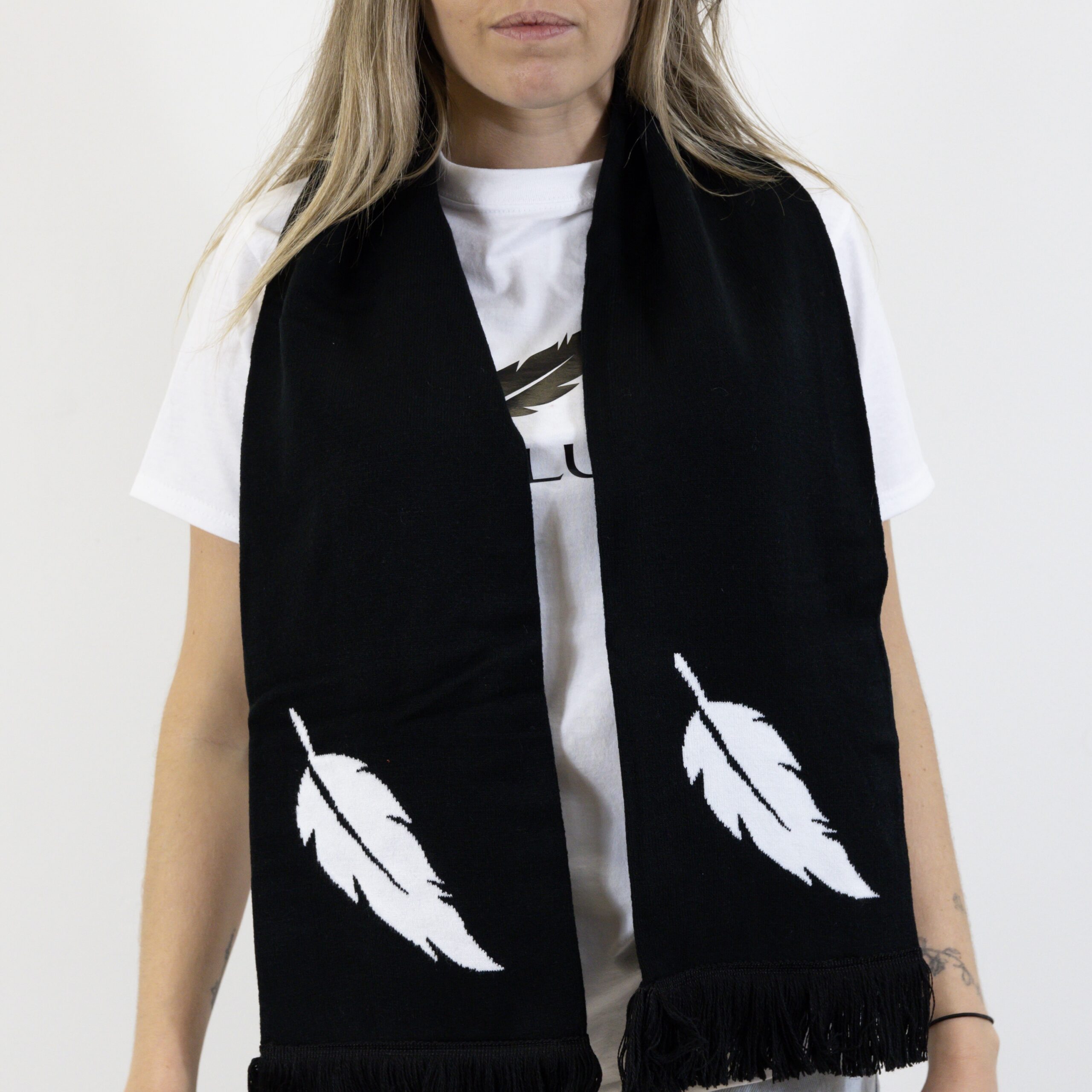 Écharpe en tricot noir et blanc – La Plume – Image 3
