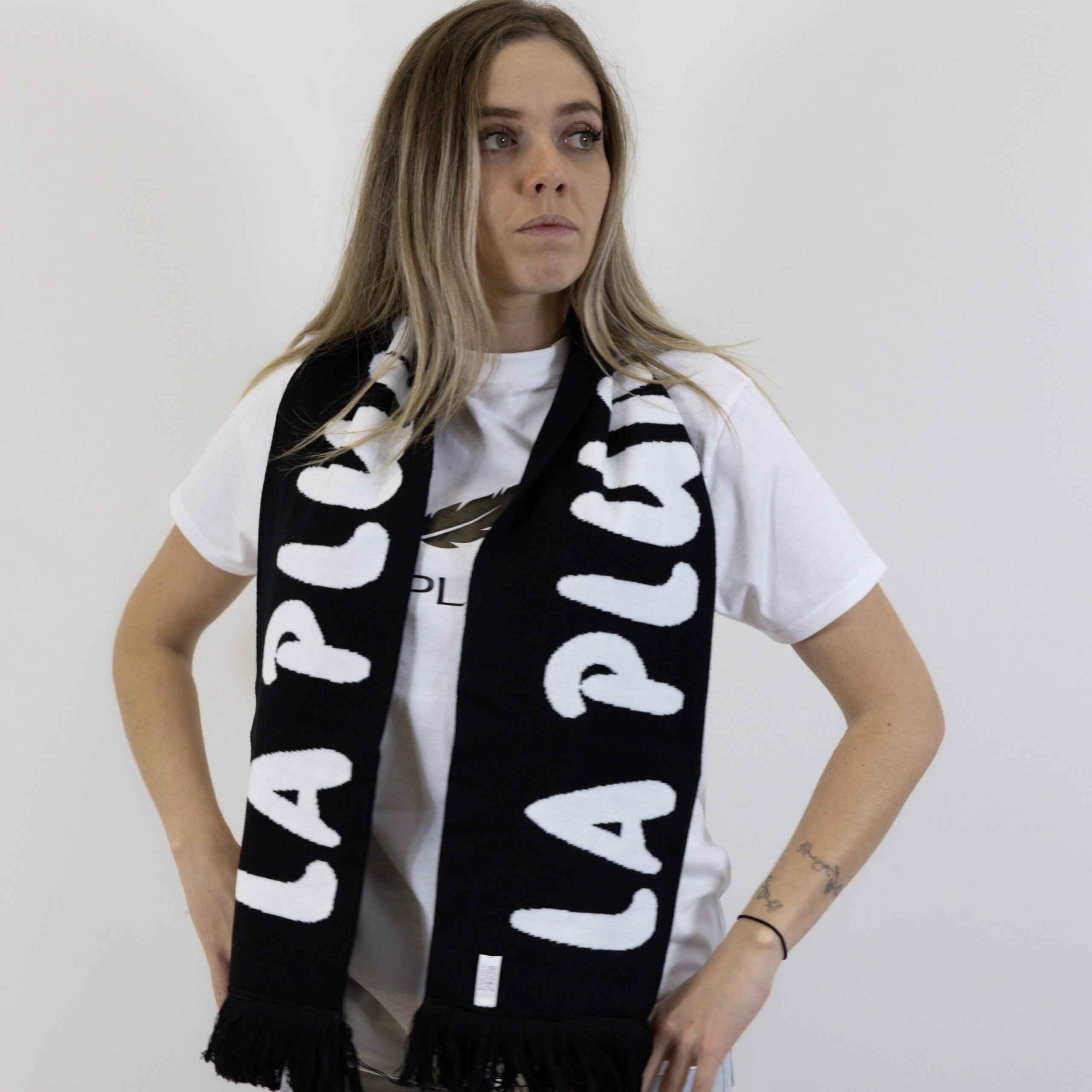 Écharpe en tricot noir et blanc – La Plume – Image 2